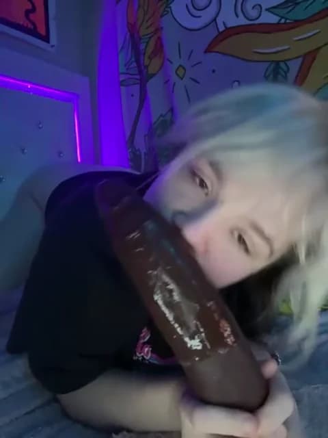 Stream Cutiepiespanks Live - 32 min | Apr 18, 2026 05:47