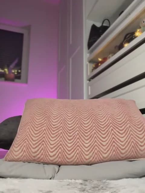 Stream HotBella- Live - 32 min | May 17, 2026 01:14
