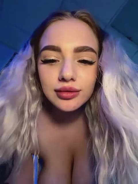 Stream HugeBoobsAlice Live - 31 min | Jan 11, 2026 10:08