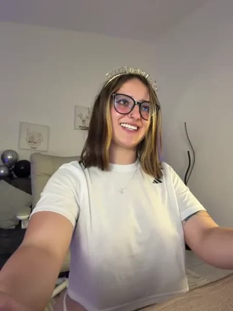 Stream Megan_lu2 Live - 32 min | Mar 18, 2026 05:30