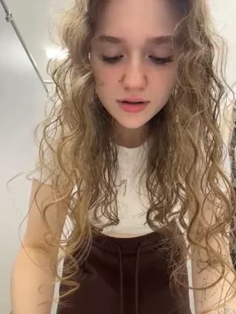 Stream RussianWoman Live - 62 min | Apr 17, 2026 05:34