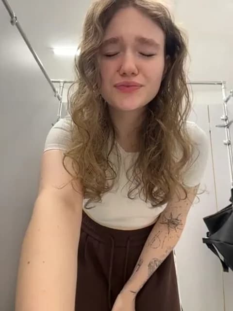 Stream RussianWoman Live - 34 min | Apr 18, 2026 04:04