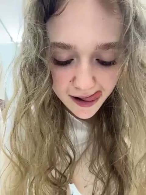 Stream RussianWoman Live - 36 min | Apr 18, 2026 11:43