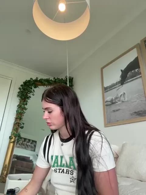 Stream aus_queen Live - 56 min | Mar 25, 2026 04:48