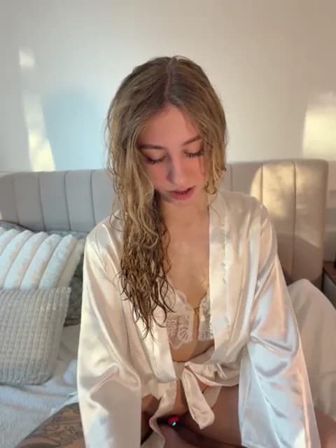 Stream romyxxs Live - 43 min | Apr 14, 2026 18:03